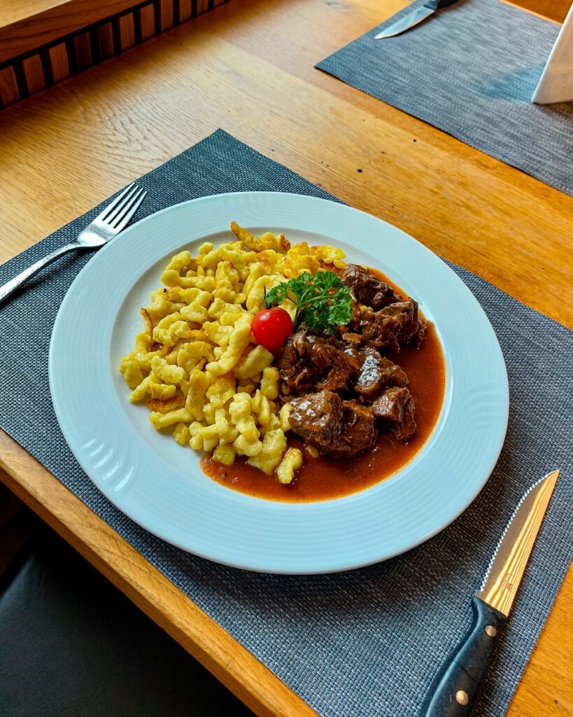 edelweiss-pizzeria-restaurant-rinds-goulasch-3